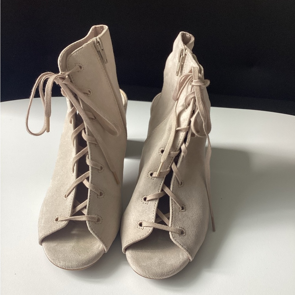 OLD NAVY Women’s Lace-Up High Heel Booties – Size 8 Pre-Owned